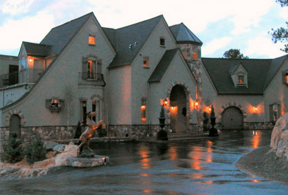 Arrowhead Manor Weed Friendly Hotel